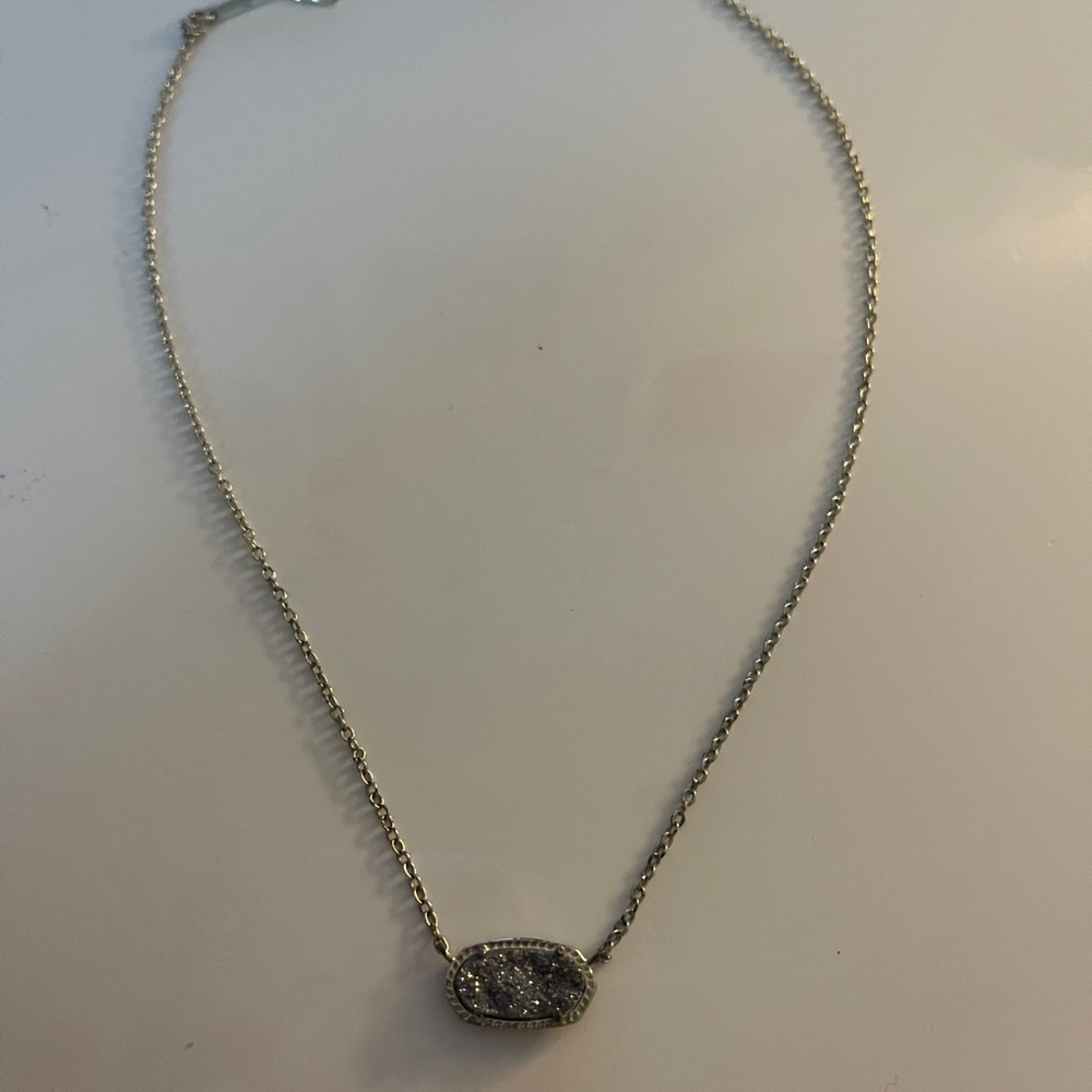 Kendra Scott necklace
